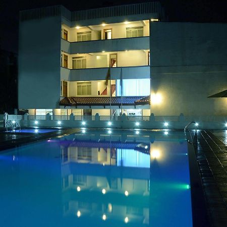 Mount Breeze Hotel Дехивала-Маунт-Лавиния Экстерьер фото